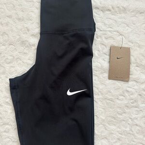 NWT Women’s Nike Black Leggings